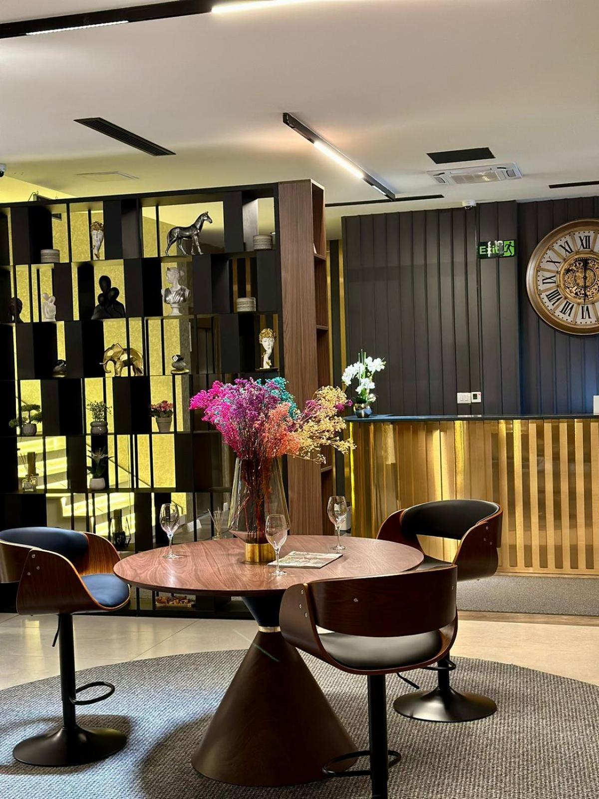 Ador Hotel North Mitrovica Bagian luar foto