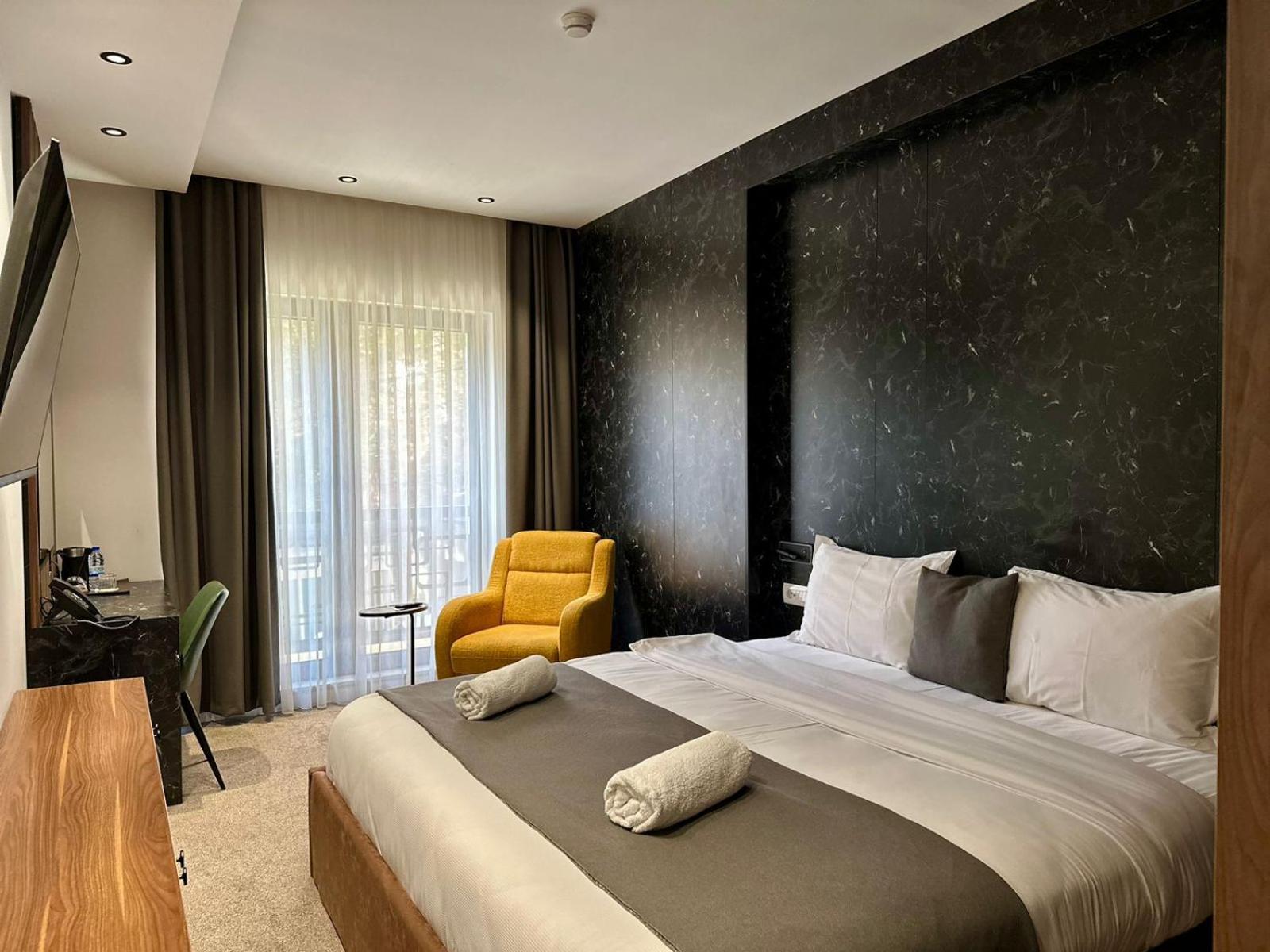 Ador Hotel North Mitrovica Bagian luar foto